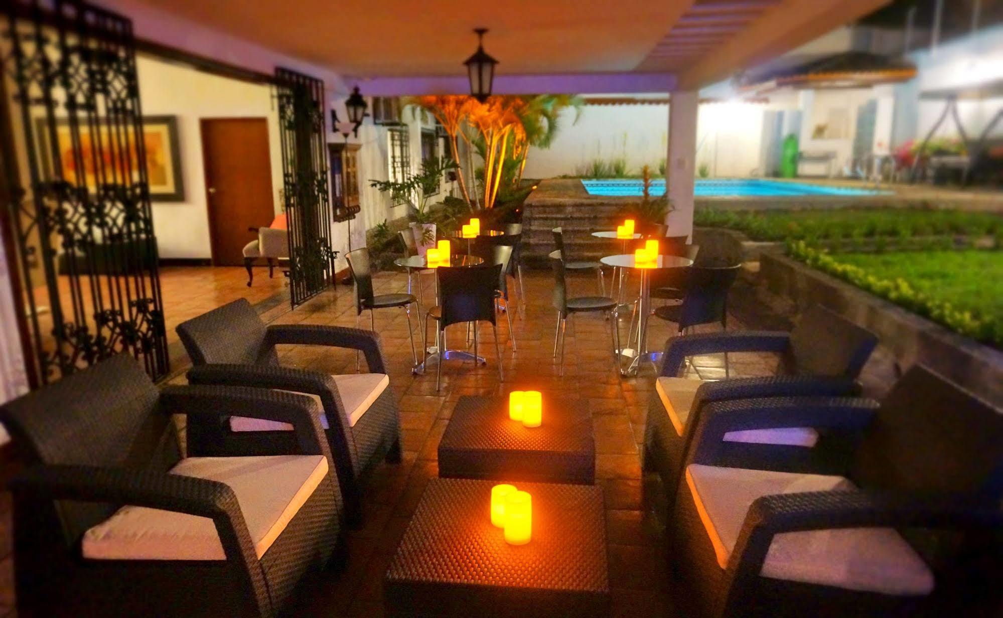 Urban Hotel Boutique Менга Экстерьер фото